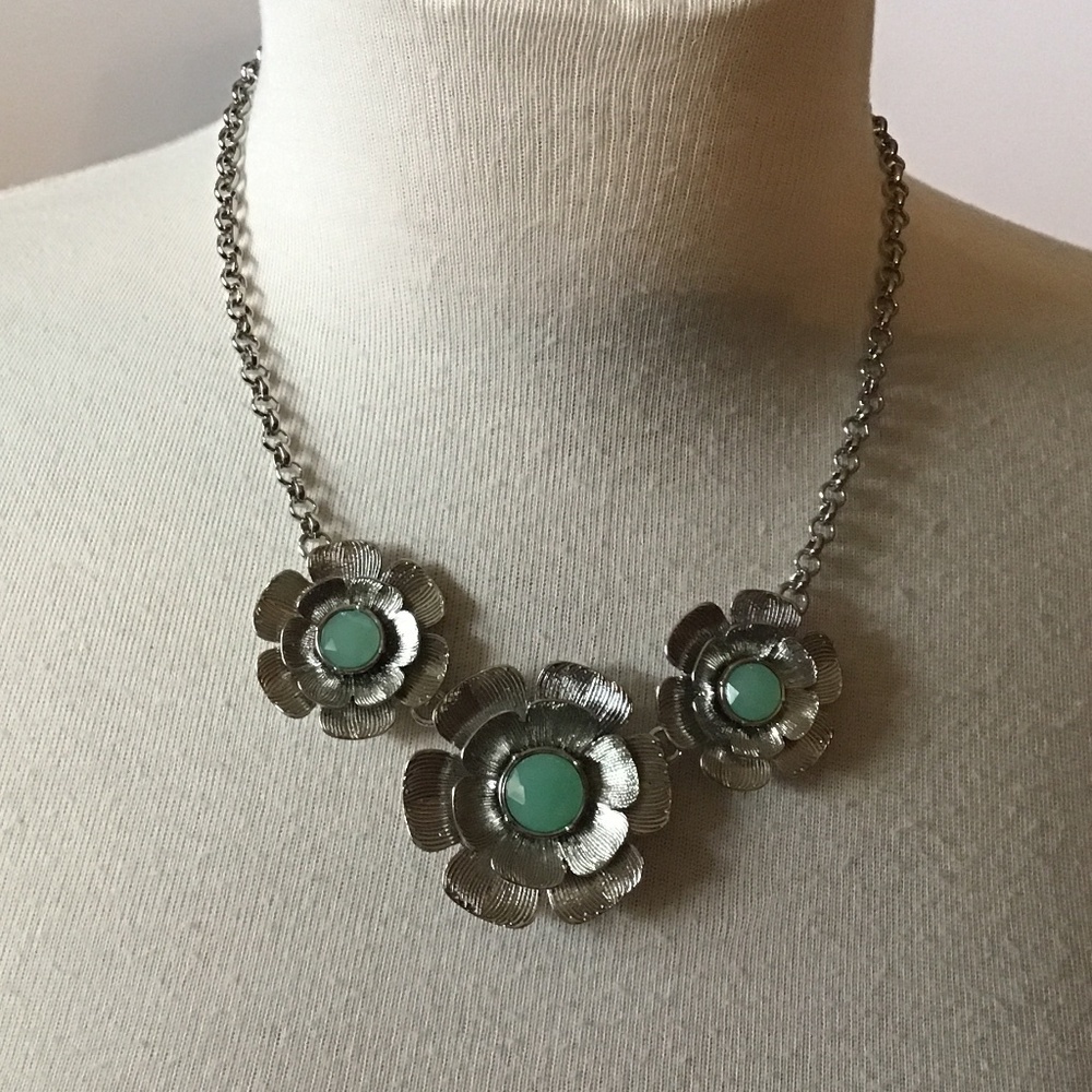 NWT Lia Sophia “Lilypad”  Seafoam aqua flower bib Necklace